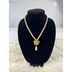 AVON vtg‎ Elegant Faux Pearl Necklace Gold Tone Flower Pendant Drop Pearl